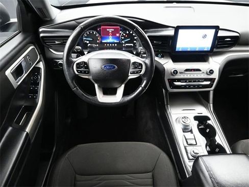 Used 2020 Ford Explorer XLT w/ Comfort Package image 9