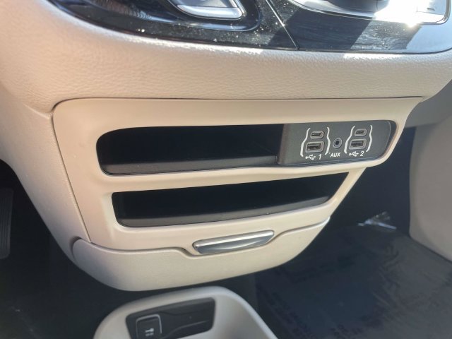 Used 2023 Chrysler Pacifica Touring-L FWD image 29