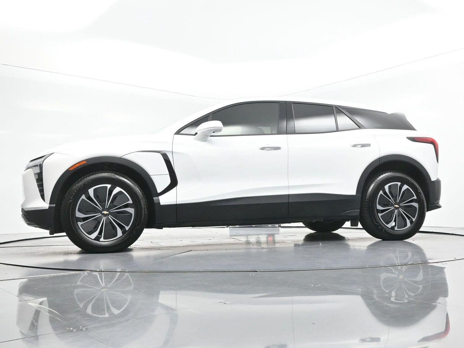 Used 2024 Chevrolet Blazer EV LT AWD/4WD image 48