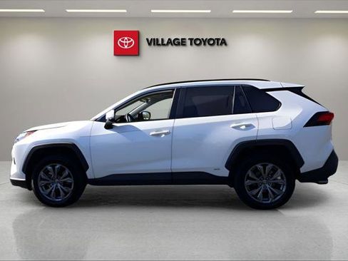 Used 2022 Toyota RAV4 XLE Premium image 2