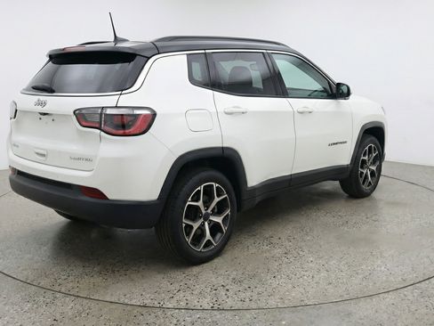 Used 2025 Jeep Compass Limited AWD/4WD image 9