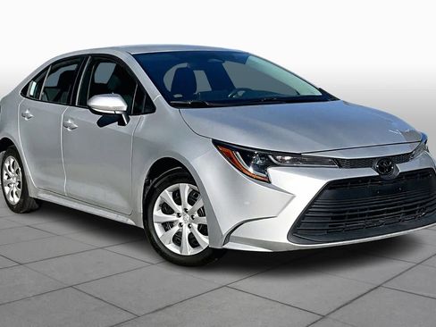 Used 2024 Toyota Corolla LE image 3