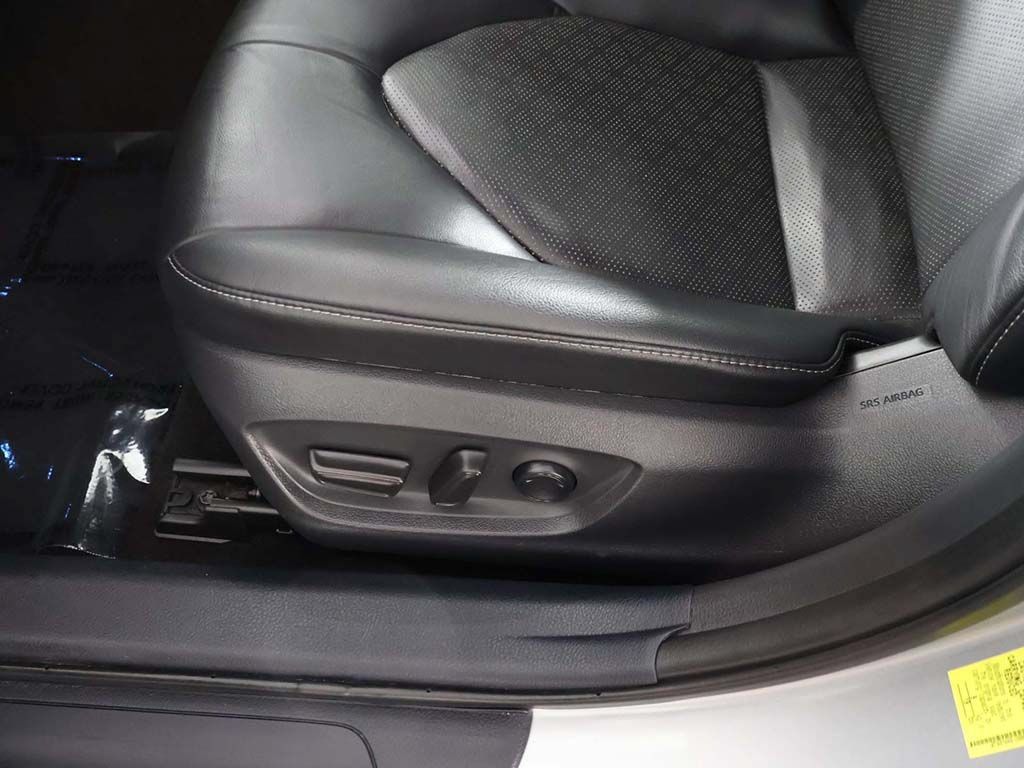 Used 2020 Toyota Camry XSE FWD image 31