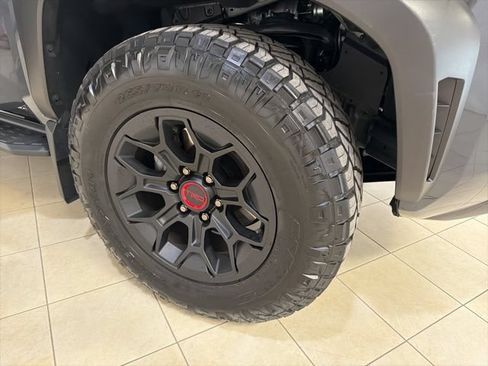 Used 2025 Toyota 4Runner TRD Off-Road Premium AWD/4WD image 30