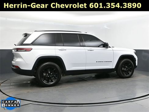 Used 2025 Jeep Grand Cherokee Altitude image 18