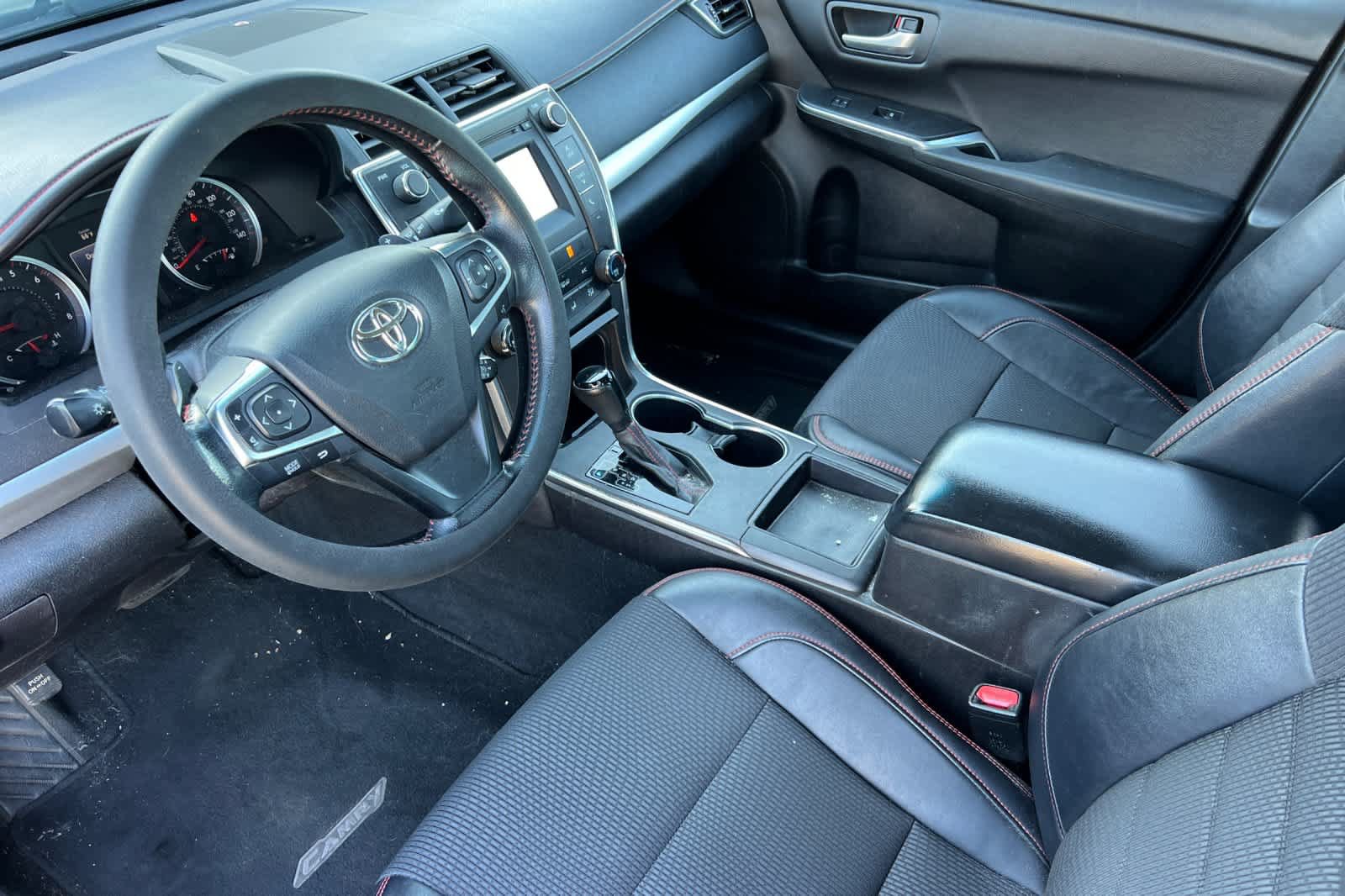 Used 2016 Toyota Camry SE FWD image 9