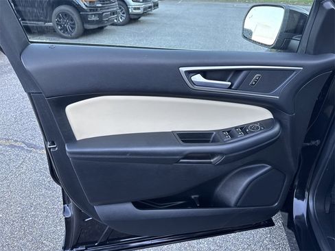 Used 2024 Ford Edge SEL image 10
