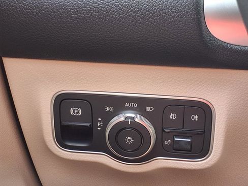 New 2025 Mercedes-Benz GLB 250 4MATIC image 24