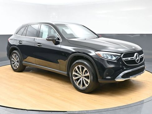 Used 2024 Mercedes-Benz GLC 300 4MATIC image 3