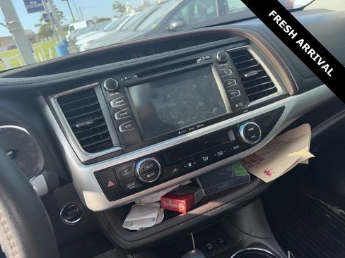Used 2018 Toyota Highlander XLE AWD/4WD image 10
