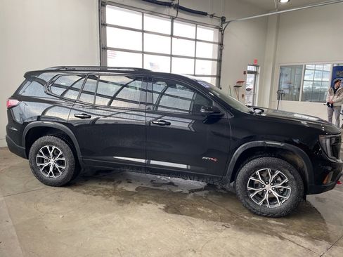 Used 2025 GMC Acadia AT4 w/ Luxury Package image 3