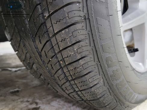 Used 2022 Ford Edge SEL w/ Convenience Package image 11