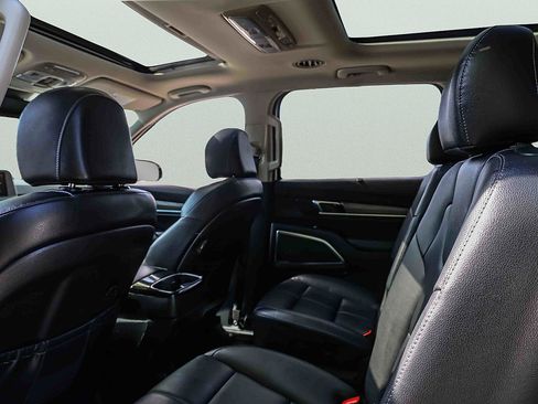 Certified 2022 Kia Telluride SX w/ Nightfall Edition Package AWD/4WD image 23