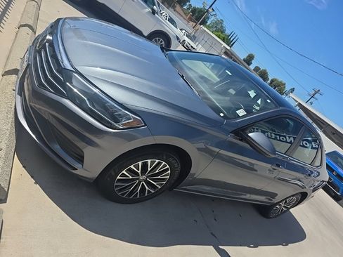 Used 2020 Volkswagen Jetta SE FWD image 1