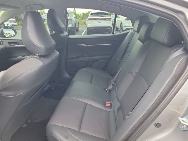 Used 2025 Toyota Camry XLE FWD image 12