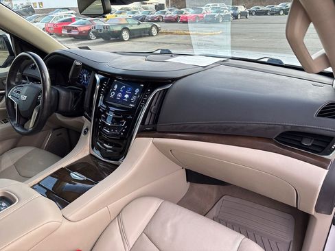 Used 2018 Cadillac Escalade ESV Premium Luxury image 43