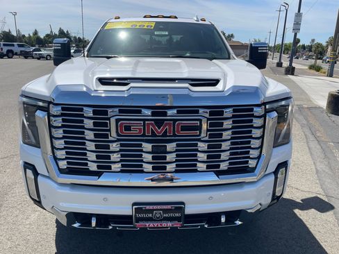Used 2025 GMC Sierra 3500 Denali w/ Denali Reserve Package AWD/4WD image 2