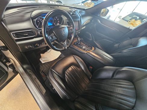 Used 2018 Maserati Levante GranLusso image 28