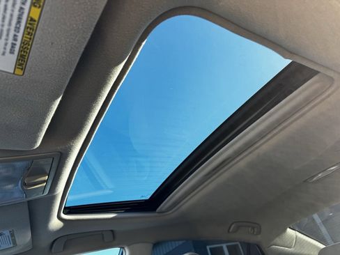 Used 2011 Toyota Avalon Limited image 6