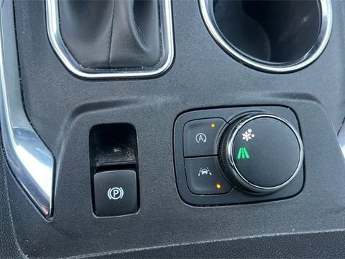 Used 2023 Chevrolet Traverse LT image 42