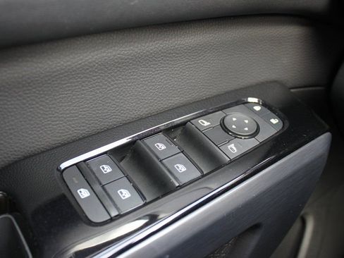 Used 2023 Nissan Pathfinder SL w/ Lighting Package (N92) image 16