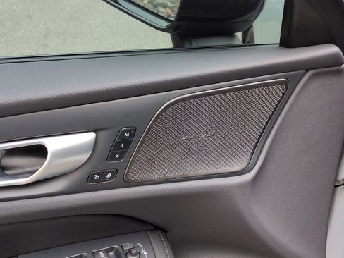 Used 2025 Volvo S60 T8 Plus image 13