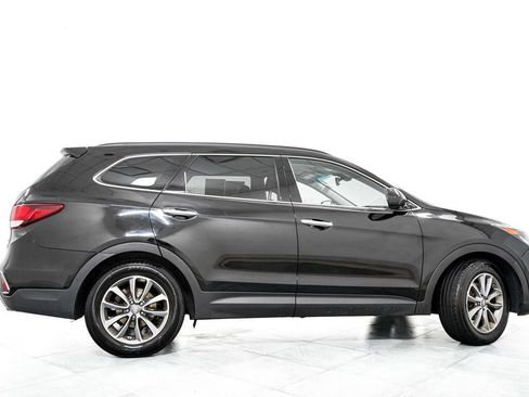Used 2017 Hyundai Santa Fe SE w/ Cargo Package AWD/4WD image 7