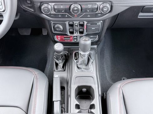 New 2026 Jeep Wrangler Unlimited Rubicon AWD/4WD image 17