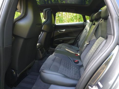 Used 2023 Audi e-tron GT Premium Plus AWD/4WD image 15