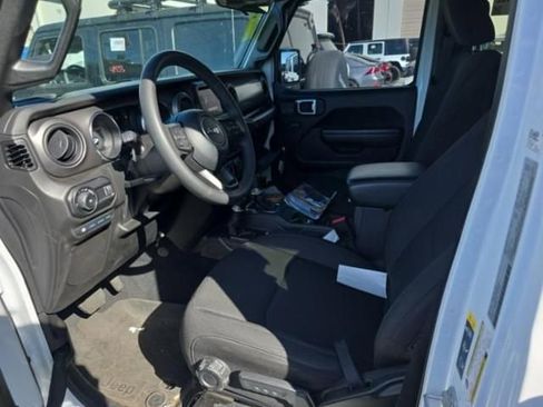 Used 2023 Jeep Wrangler Unlimited image 3