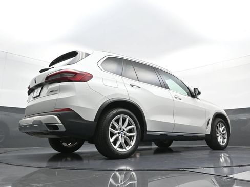 Used 2022 BMW X5 xDrive40i w/ Premium Package AWD/4WD image 27