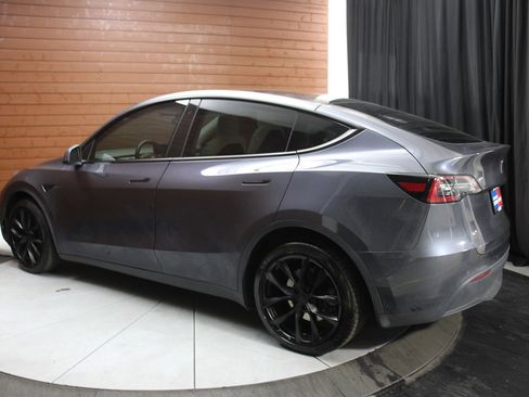 Used 2020 Tesla Model Y Long Range image 9