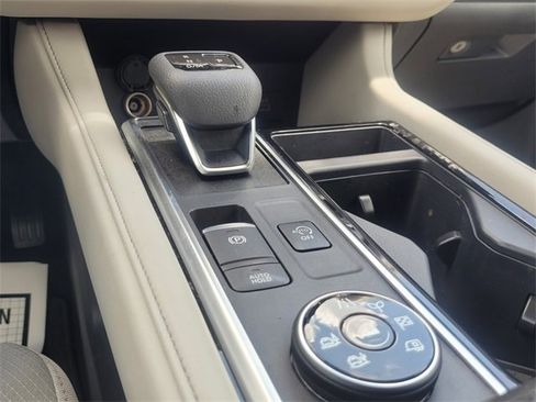 Used 2024 Nissan Pathfinder SL image 14