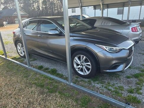 Used 2018 INFINITI QX30 image 2