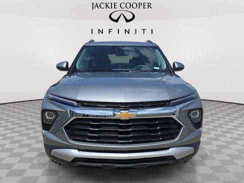 Used 2025 Chevrolet TrailBlazer LT AWD/4WD image 2