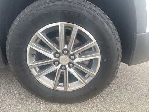 Used 2023 Chevrolet Traverse LT image 6