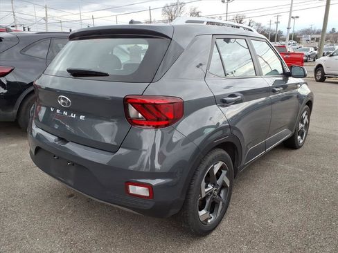 Used 2025 Hyundai Venue SEL image 2