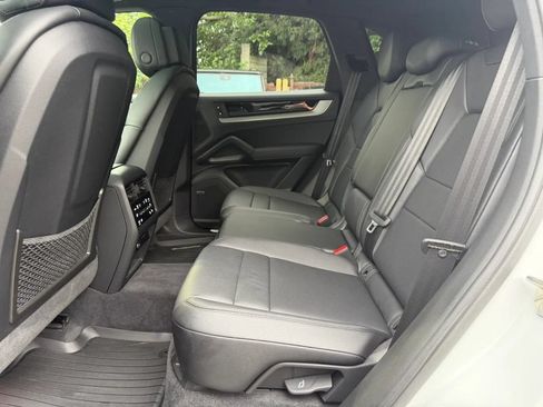 Used 2024 Porsche Cayenne AWD/4WD image 20