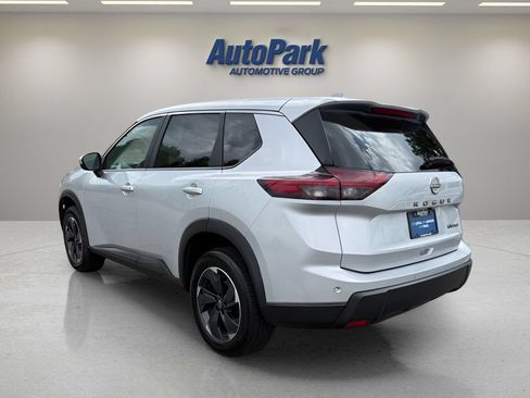 Used 2024 Nissan Rogue SV AWD/4WD image 6