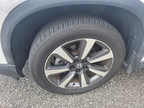 Used 2024 Honda Pilot Touring image 3