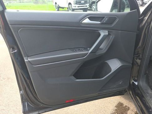 Used 2019 Volkswagen Tiguan SE image 23