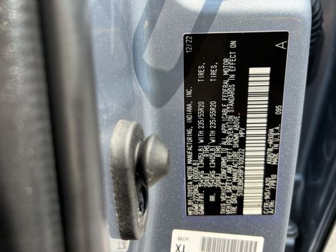 Used 2023 Toyota Highlander Platinum AWD/4WD image 29