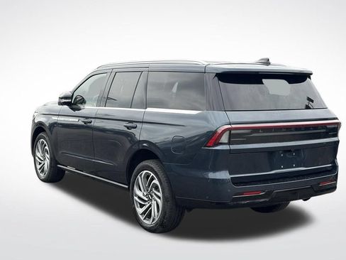 Used 2025 Lincoln Navigator Reserve AWD/4WD image 6