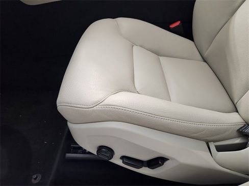 Used 2025 Volvo XC60 T8 Plus w/ Protection Package Premier image 25