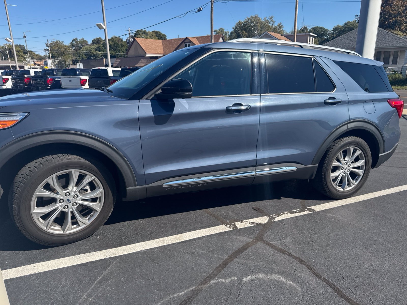Used 2021 Ford Explorer Limited w/ Equipment Group 301A AWD/4WD image 9