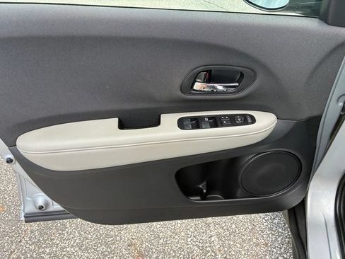 Used 2021 Honda HR-V LX image 19