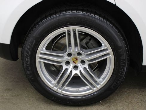 Certified 2021 Porsche Macan S AWD/4WD image 14