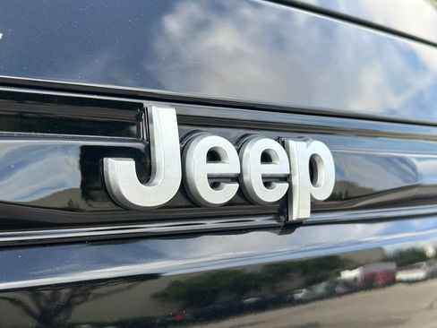Certified 2025 Jeep Grand Cherokee Limited w/ Trailer Tow Package AWD/4WD image 35