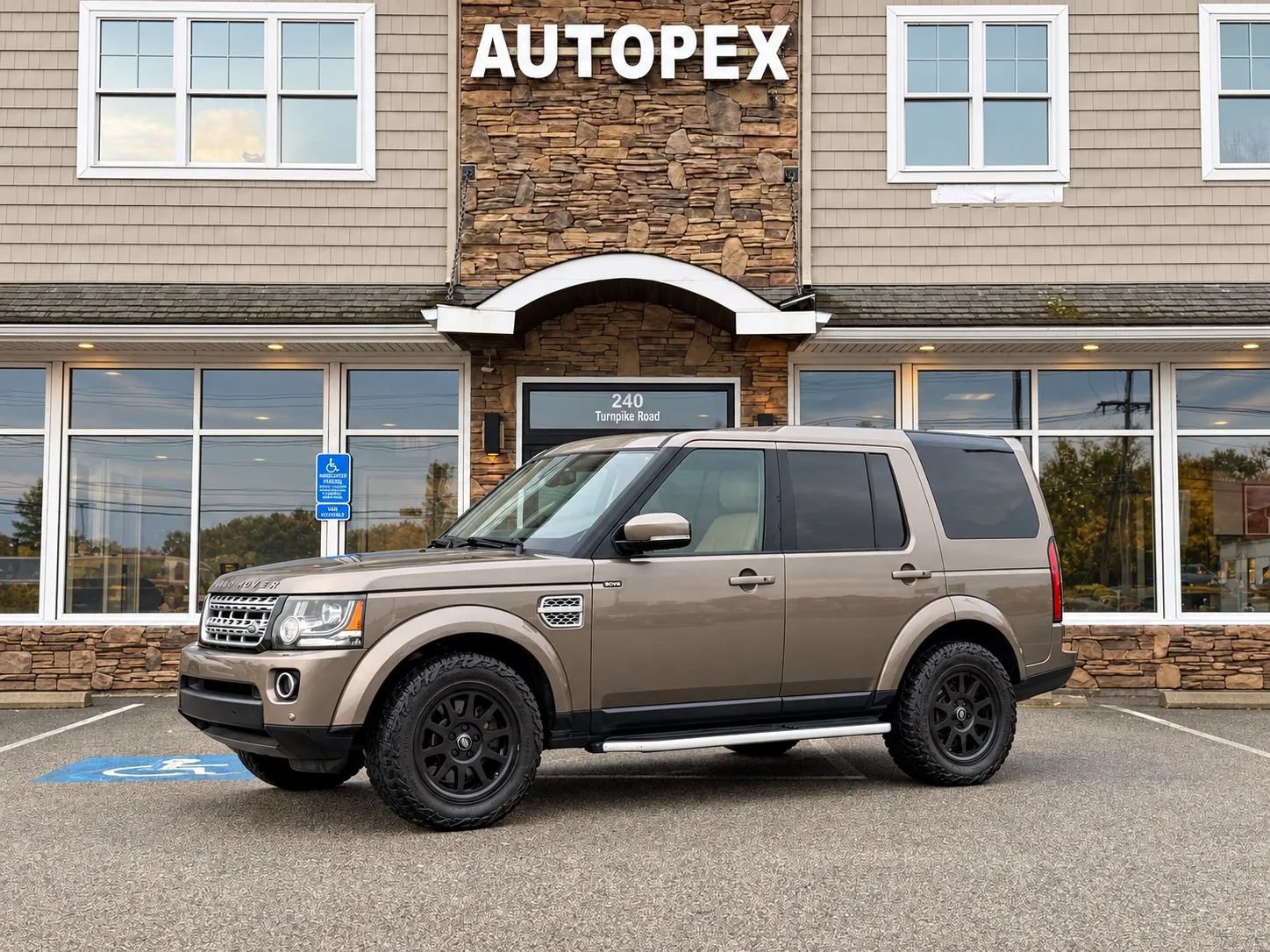 Used 2015 Land Rover LR4 HSE LUX AWD/4WD image 1