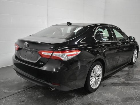 Used 2018 Toyota Camry L image 5
